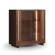 Vitrine | Farbe: Tabacco | Massivholz | Eichenholz geölt | Travertin Stein | 100 x 46 x 106 cm | 2 Glastüren | 3 Fächer | inkl. LED-Beleuchtung