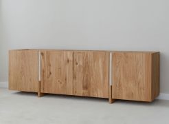 TV-Unterschrank | Farbe: Eiche Natur | 4 Türen | Massivholz | Eichenholz geölt | Travertin Stein | 180 x 46 x 56 cm | 6 Fächer | Schlicht