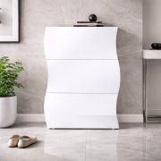 Schuhschrank Vela Nova 2 | Farbe: Weiß Hochglanz | 3 geräumige Kippfächer | Wave Design | Stabil & Pflegeleicht | 60-74 x 27 x 121 cm