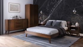 Schlafzimmer - Set O Engordany | 5-teilig | Farbe: Walnuss | Buche Vollholz massiv | lackiert | 2 Nachtkommode | 1 Doppelbett mit stabiler Kopfstütze | 1 Kommode | 1 Kleiderschrank