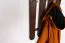 Hochwertige Garderobe aus Massivholz Kiefer Junco 349, Walnussfarben, 100 x 50 x 33 cm, sehr langlebig und stabil, mit 4 Haken und einer Ablage