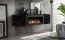 Außergewöhnliche Hängevitrine und Kommode mit Kamin Hompland 128, Farbe: Schwarz - Abmessungen: 150 x 160 x 40 cm (H x B x T), mit LED-Beleuchtung