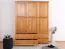 Kleiderschrank | 3 Drehtüren | 4 Schubladen | 4 Fächer | mit Kleiderstange | 154 cm breit | Massivholz | Farbe: Erle Abbildung
