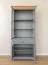 Breite Vitrine Gimone 02, aus finnischer Kiefer, Grau, eine Schublade, Maße: 200 x 95 x 41 cm, zwei Glastüren, fünf Fächer, Soft-Close-Funktion