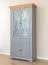 Breite Vitrine Gimone 02, aus finnischer Kiefer, Grau, eine Schublade, Maße: 200 x 95 x 41 cm, zwei Glastüren, fünf Fächer, Soft-Close-Funktion