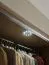 Falttür / Kleiderschrank | Farbe: Beige / Eiche | 2 Türen | inkl. LED-Beleuchtung mit Bewegungssenor | 200 x 60 x 225 cm | Soft-Close-Funktion | Griffe: Metall