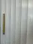 Edler Kleiderschrank mit einer Spiegeltür Balmenhorn 78, Farbe: Weiß matt / Schwarz matt - Abmessungen: 200 x 120 x 62 cm (H x B x T), mit fünf Fächern und zwei Kleiderstangen