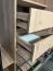 1,4 Meter breiter Schiebetürenschrank Mina in Eiche, viel Stauraum, Anti Staubbürsten, Metallgriffe in Schwarz, Vorderseite aus Laminatplatten, robust