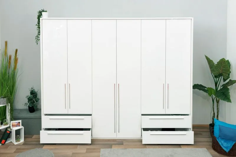 Kleiderschrank | 6 Drehtüren | 4 Schubladen | 5 Fächer | mit 3 Kleiderstangen | 277 cm breit | Farbe: Weiß Abbildung