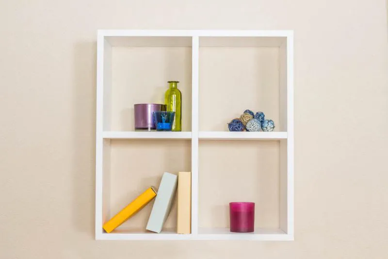 Hängeregal, Wandregal, Bücherregal - 64 cm breit, Kiefer Massivholz, Farbe: Weiß Abbildung